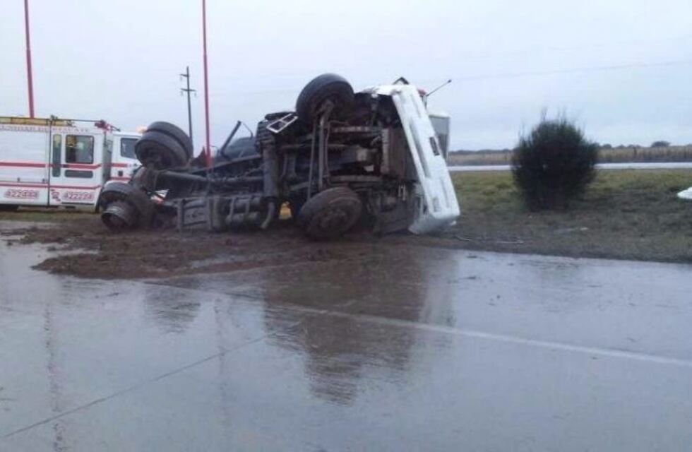 Un camión volcó en la Autopista de las Serranías Puntanas