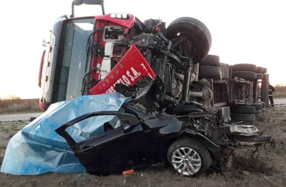 Murió un matrimonio de Puerto Madryn al chocar de frente contra un camión