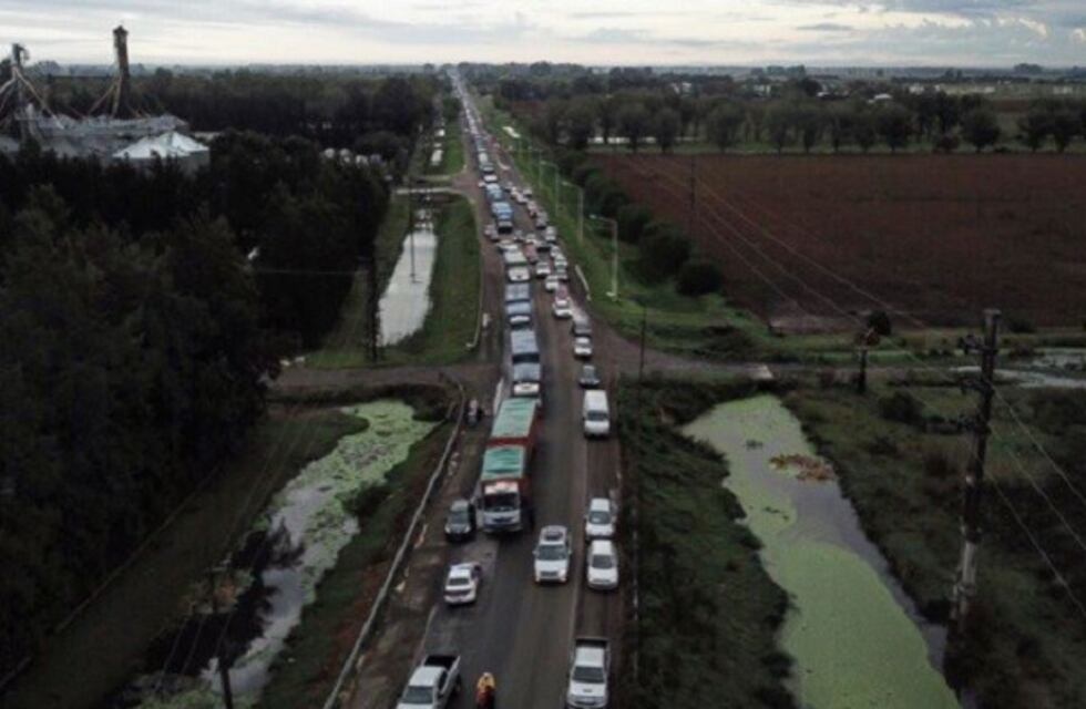 Choque de camiones generó un caos vehicular y dejó aislada a Ricardone