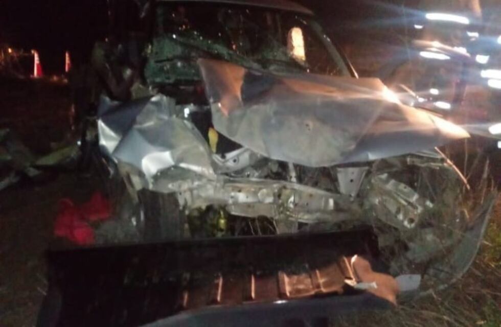 Tres heridos en un terrible accidente entre un tren y un auto