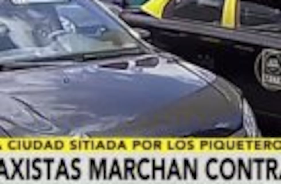 Taxistas protestaron en contra de Uber con una quema de cubiertas en el Obelisco