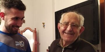 El nieto y su abuelo (Twitter)