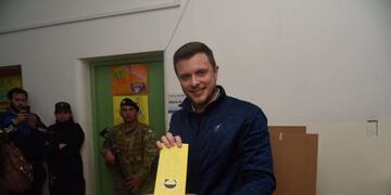 El dirigiente del PRO celebró el triunfo en el local partidario de San Lorenzo y Maipú\u002E (@roylopezmolina)