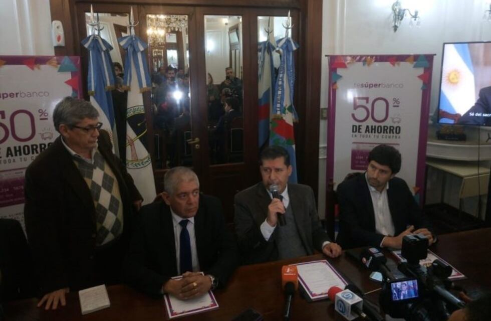 El gobierno anunció 50% de descuento para compras con tarjeta del Banco Rioja