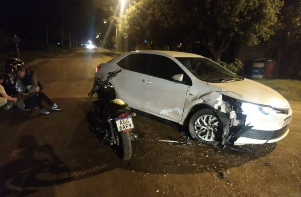 Colonia Caroya: una mujer herida tras chocar su moto
