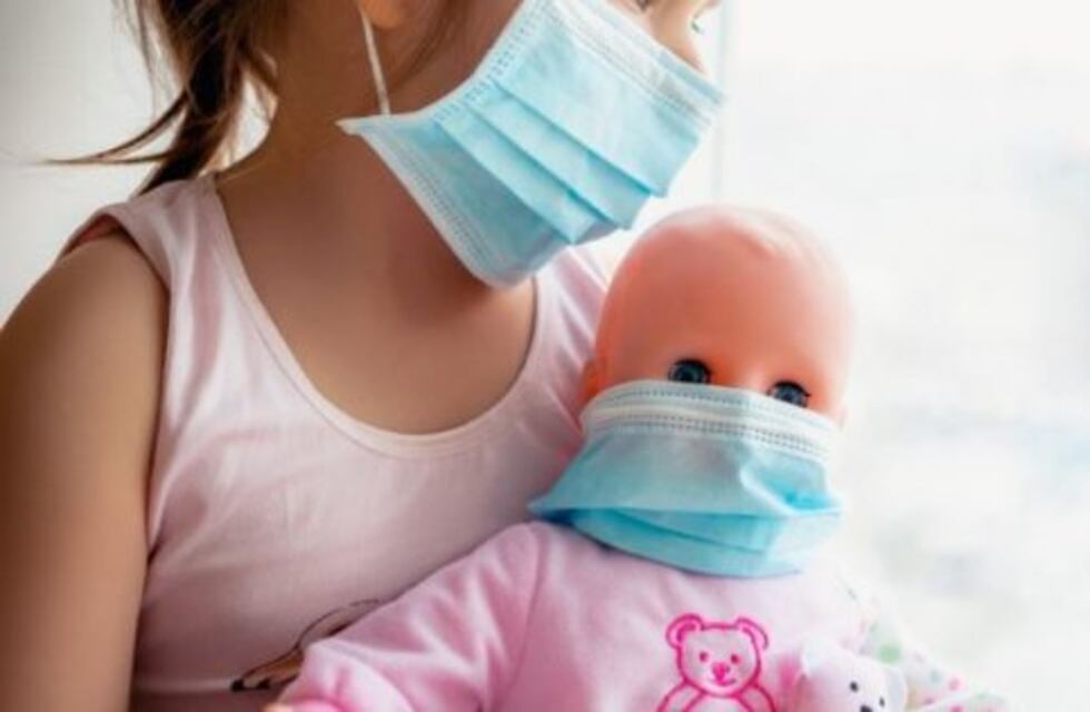 Tiene 3 años y fue diagnosticada positiva de coronavirus, los padres dieron negativo