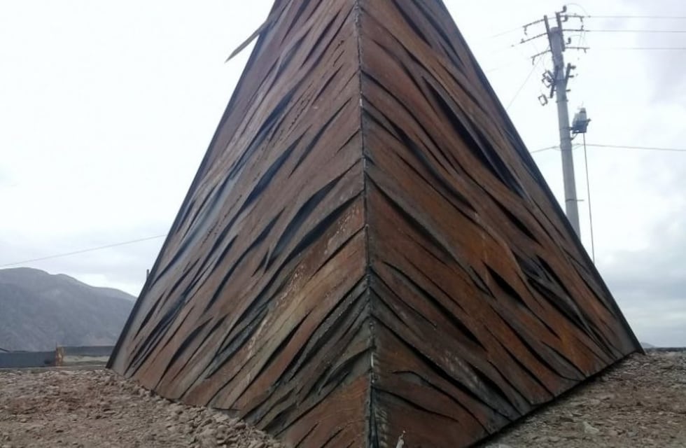 La impresionante escultura que se luce en un edificio ecológico