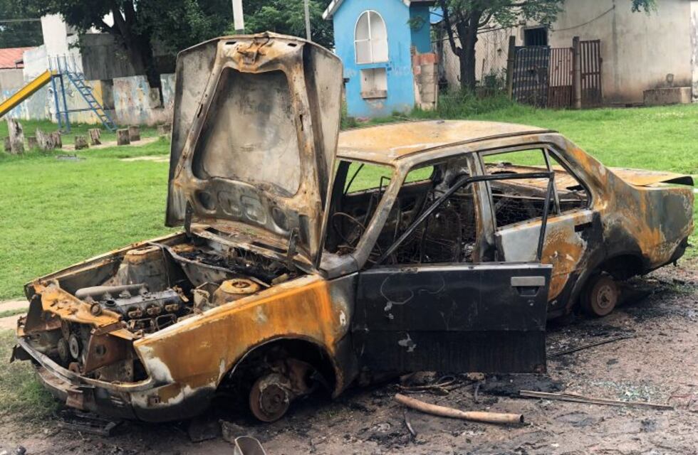 Se incendió un auto abandonado en barrio Sabattini