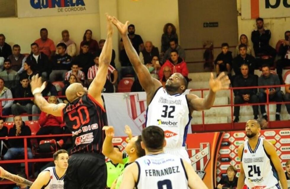 Instituto arrancó los octavos de final con un claro triunfo ante Bahía Basket