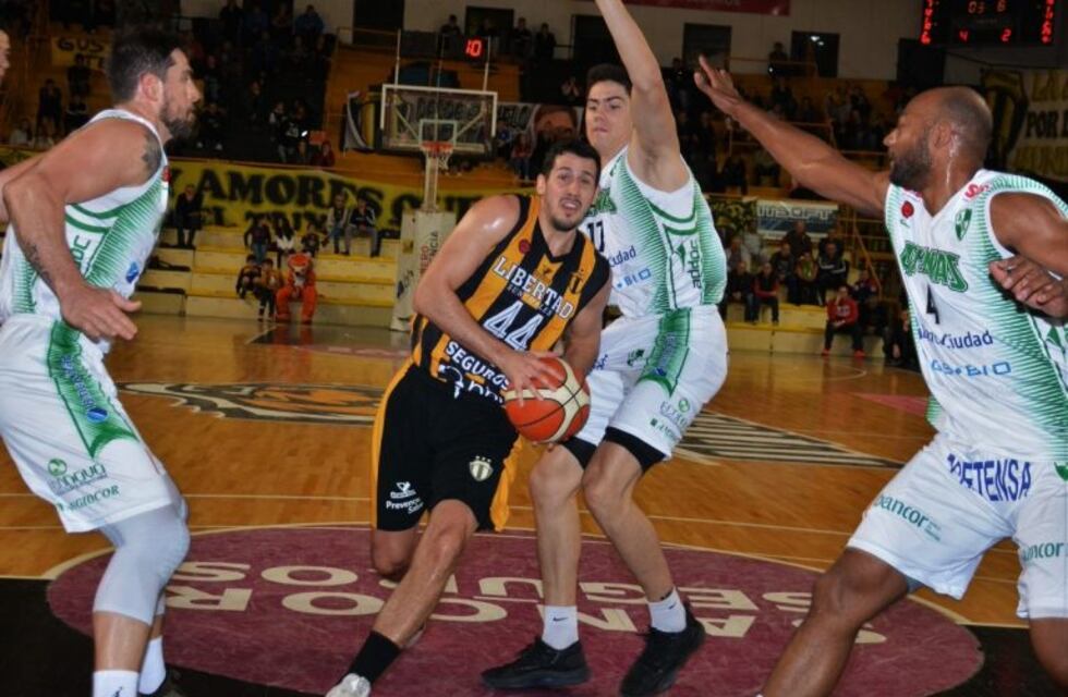 Atenas y un triunfazo en Sunchales para mantener la esperanza