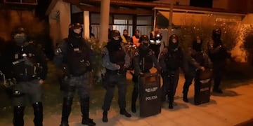 Secuestran más de un kilo de marihuana al interceptar un auto