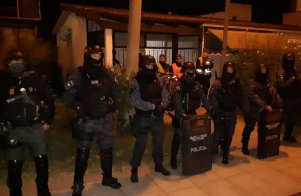 Encontraron más de un kilo de marihuana en un auto: hay tres detenidos