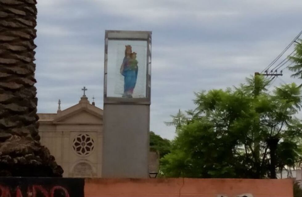 Vandalizaron la plaza María Auxiliadora y el blanco fue el altar de la virgen