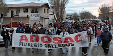 Docentes santacruceños vuelven a parar por la suspensión del receso escolar\u002E