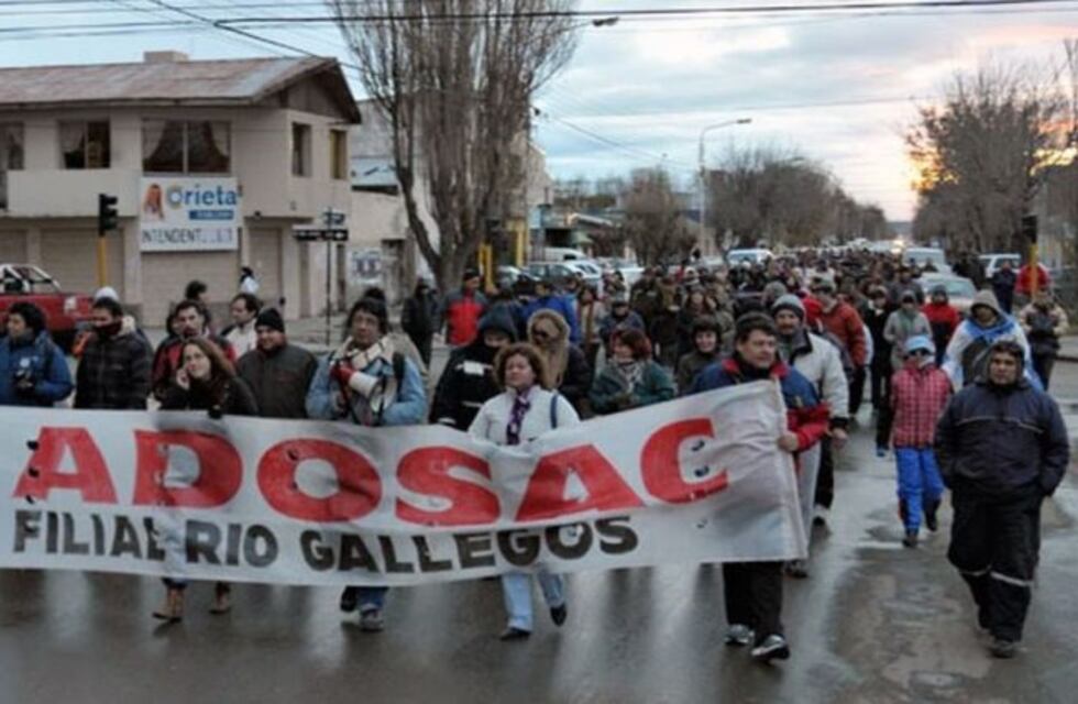 Docentes santacruceños inician una nueva semana de paro ante la suspensión del receso
