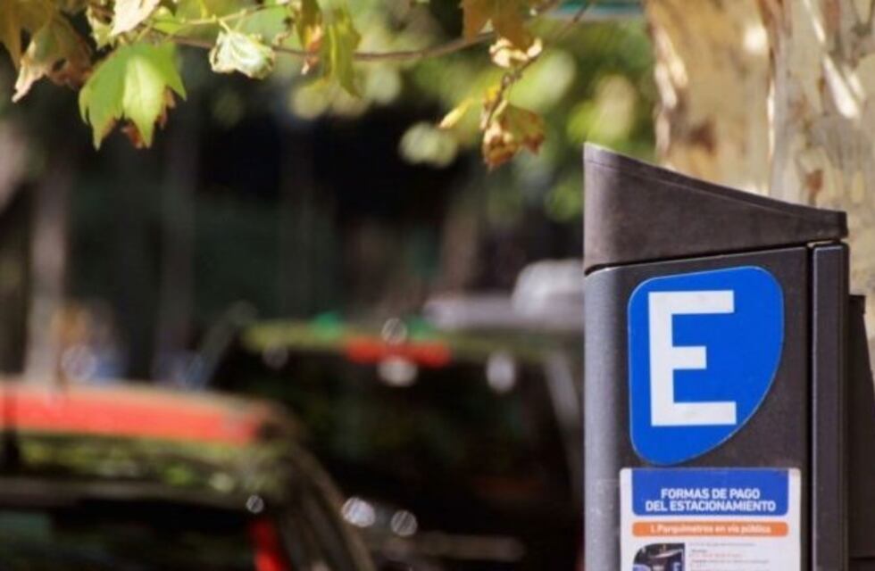 Comerciantes céntricos: "La suba del estacionamiento medido beneficia a los shoppings"