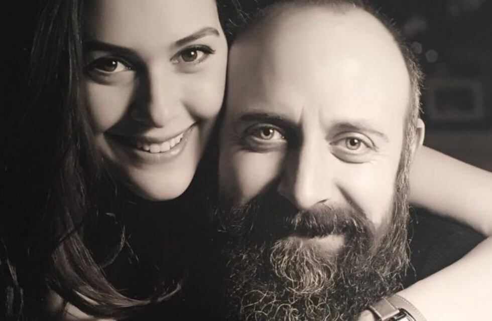 Bergüzar Korel de Las mil y una noches compartió un emotivo mensaje después de complicaciones con su embarazo