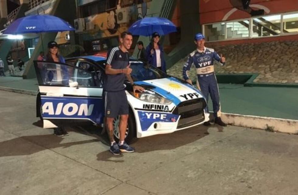 Di María dio un paseo en el auto del Coyote Villagra