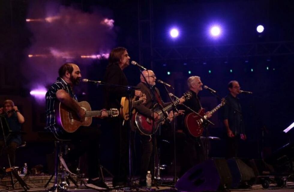 Emotivo reencuentro de La Trova Rosarina en la apertura del Festival de Cosquín