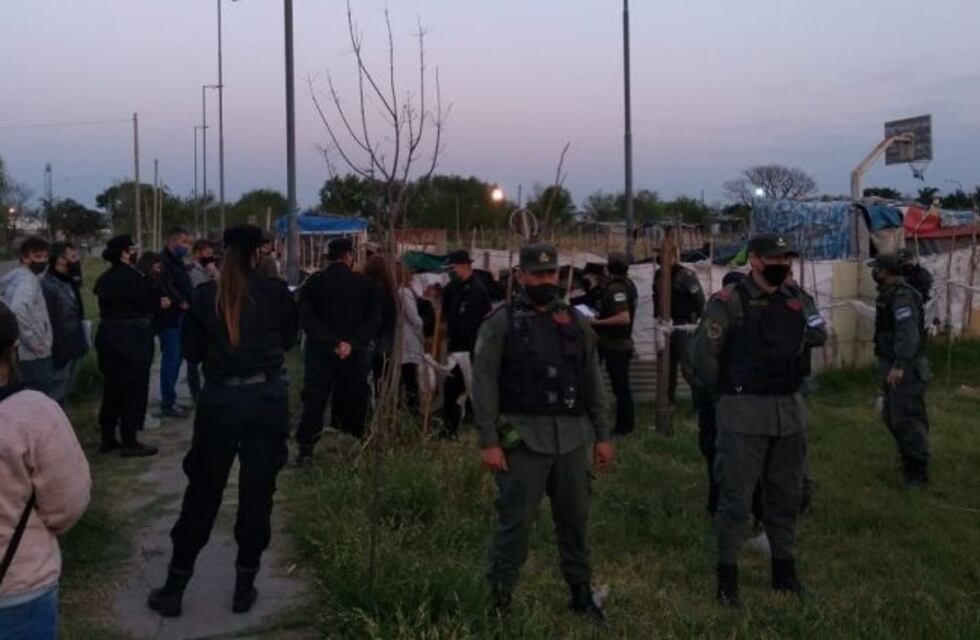 Iniciaron el operativo de desalojo de 12 familias en un barrio de Santa Fe