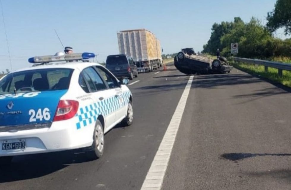Ruta 12: muere una mujer tras el vuelco de un automóvil