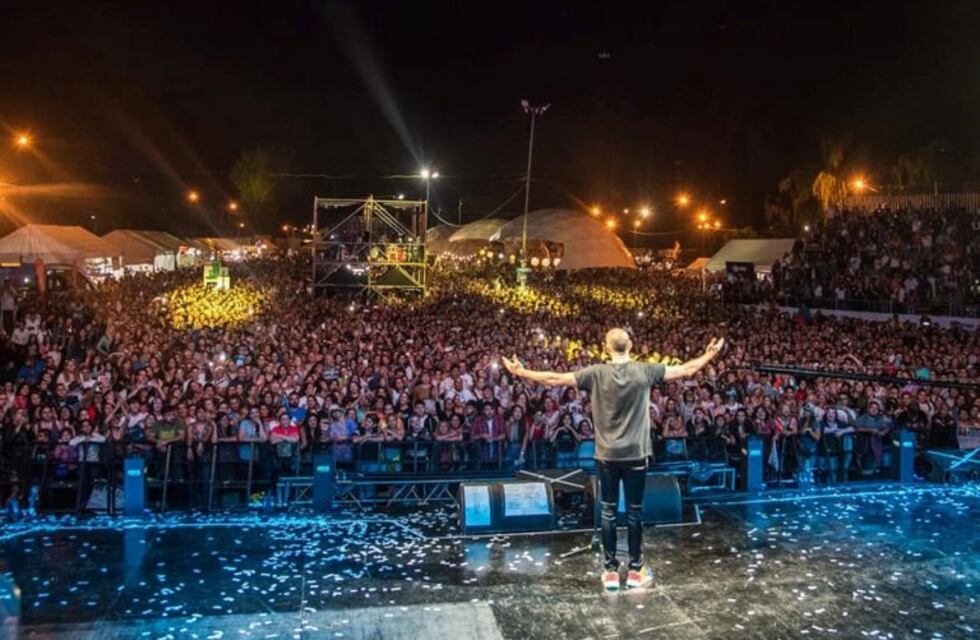 Broche de oro en la primera noche de Colectividades: Abel Pintos vibró en Alta Gracia