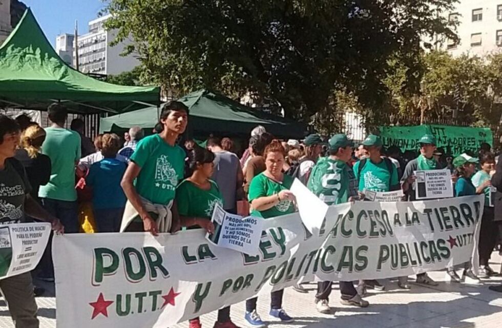 Productores realizan un verdurazo para apoyar una ley que facilite el acceso a la tierra