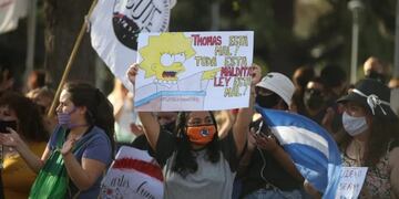Multitudinaria manifestación de docentes mendocinos contra el proyecto de la Ley de Educación\u002E