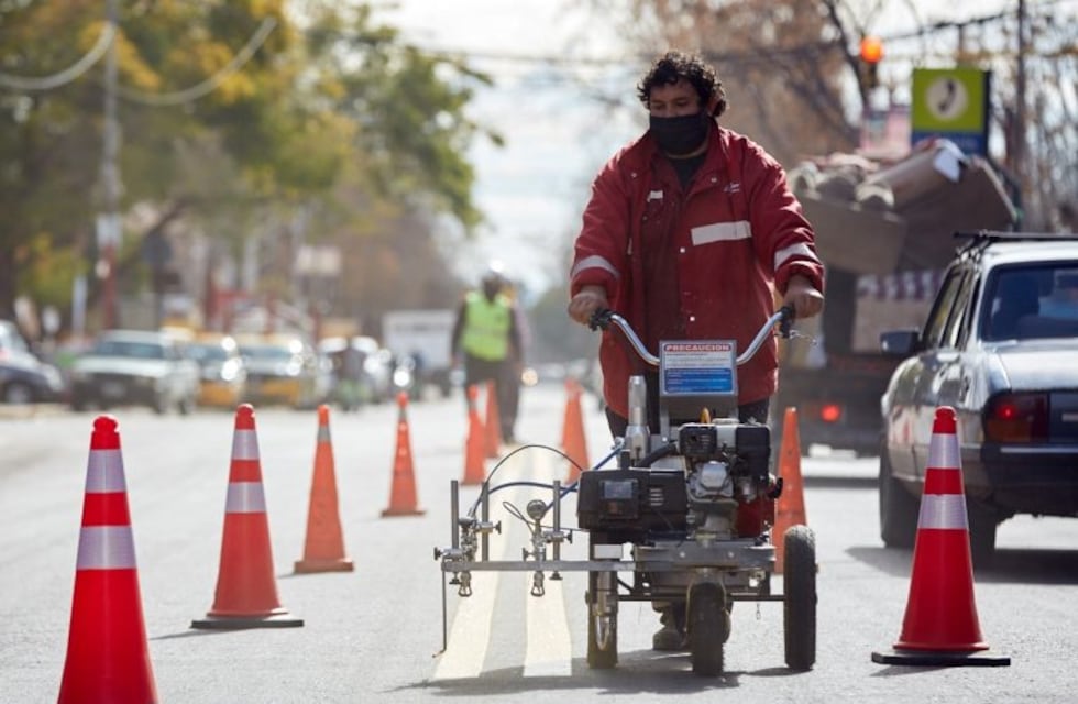 Las Heras cuenta con una novedosa máquina de pintura vial