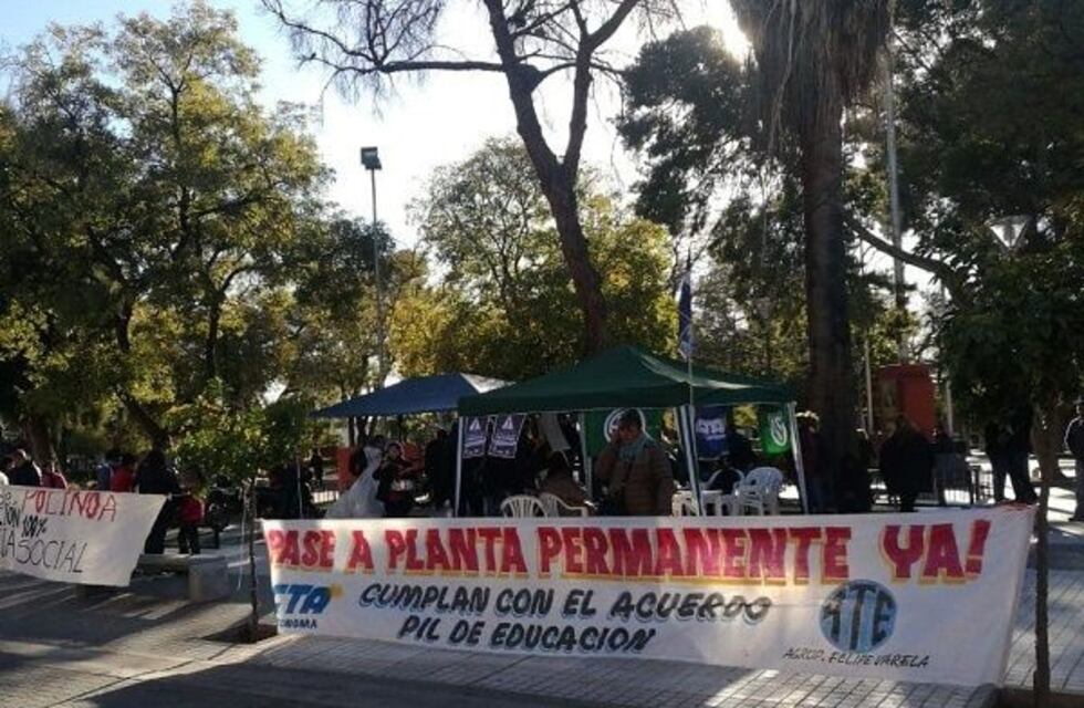 PIL de Educación iniciaron un acampe en reclamo del pase a planta