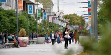 No hay acuerdo entre las cámaras empresariales sobre el horario de atención al público del comercio.