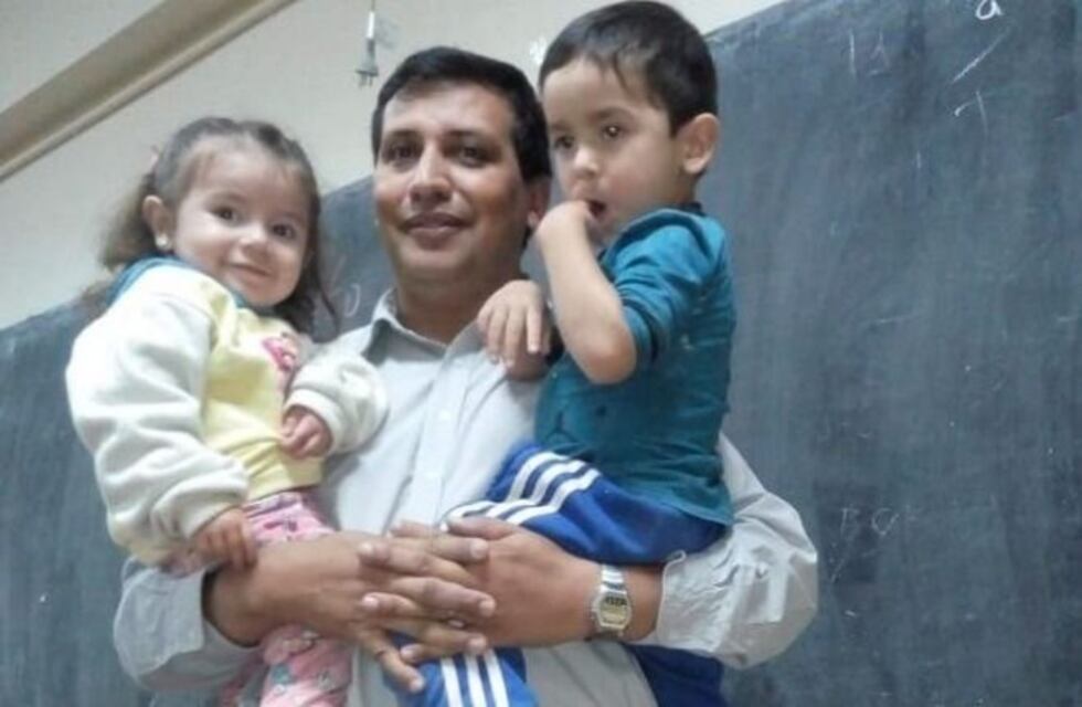 Rubén: el maestro que ayuda a sus alumnas mamás a terminar la escuela