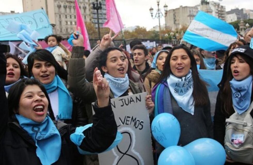 No hubo quórum y el proyecto para declarar a Santiago "Provincia provida" se postergó