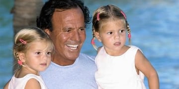 Victoria y Cristina Iglesias, las hijas de Julio Iglesias, cumplen 18 años e inician su carrera como modelos