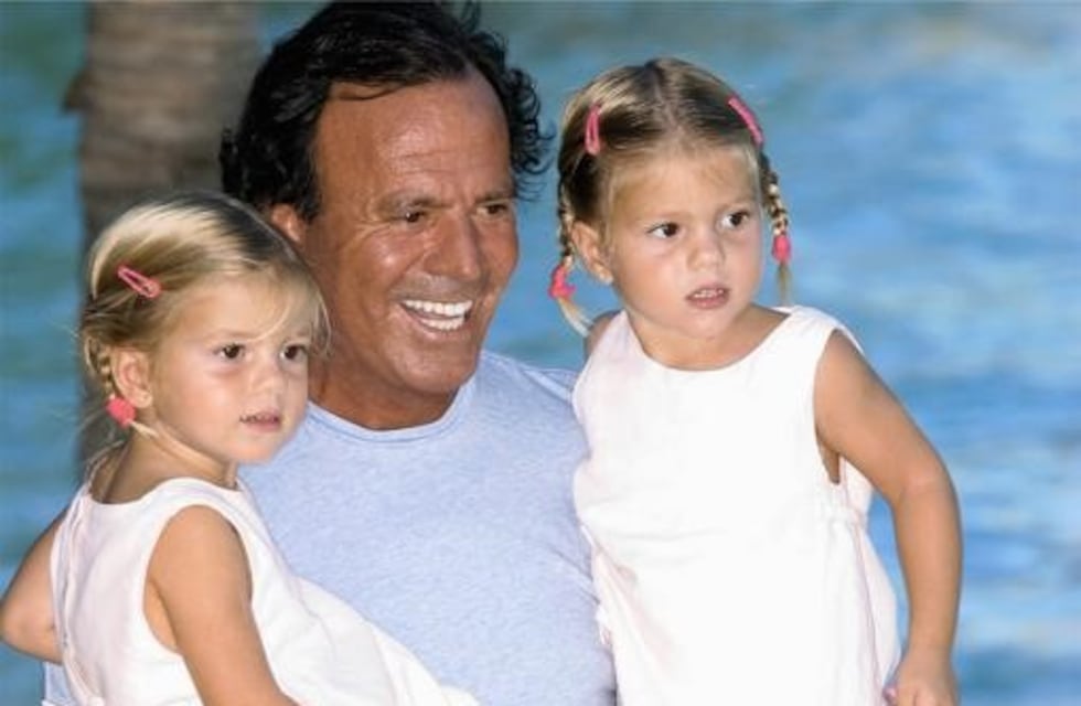 Las gemelas de Julio Iglesias cumplieron 18 años y serán modelos como su mamá