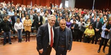 Fernández recibido por el vicegobernador y gobernador electo Oscar Herrera Ahuad\u002E (MisionesOnline)