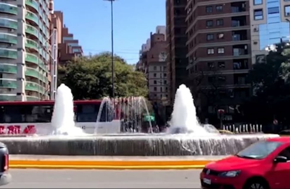 Otra vez deben reparar la fuente del Olmos por actos de vandalismo