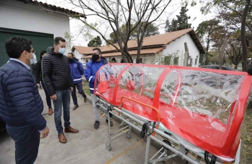 Entregan vehículos para el traslado de pacientes con coronavirus