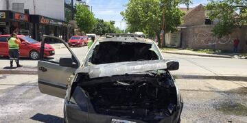 Se incendió una camioneta en el centro de Cipolletti