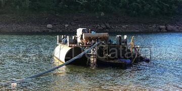 La bomba flotante sigue sacando agua para potabilizar\u002E