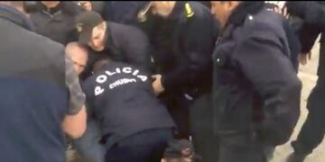 Incidentes en Madryn en entrega de viviendas\u002E Un detenido\u002E