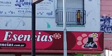 Nene encerrado en el balcón de un jardín de infantes de Avellaneda\u002E