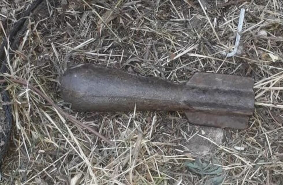Hallan una bomba aérea en el patio de una casa de Bahía Blanca