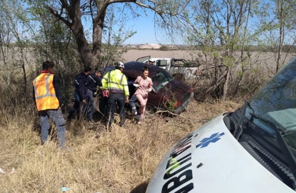 Malagueño: Perdió el control de su vehículo e impactó contra un árbol