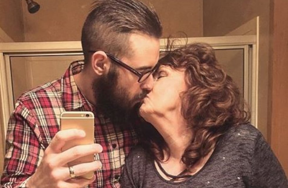 Ella tiene 72 años, él 19 y cuentan su historia de amor para combatir los prejuicios