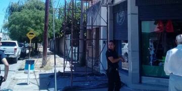 Pintor cayó de un andamio a 3 metros de altura