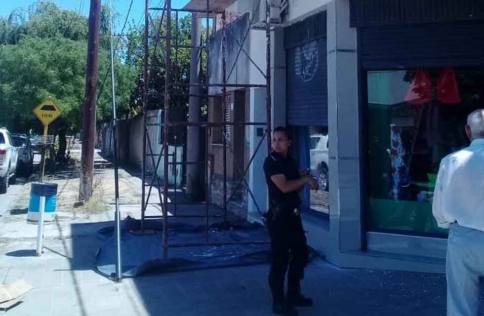 Seria lesión de un pintor que cayó de un andamio en Villa Mitre