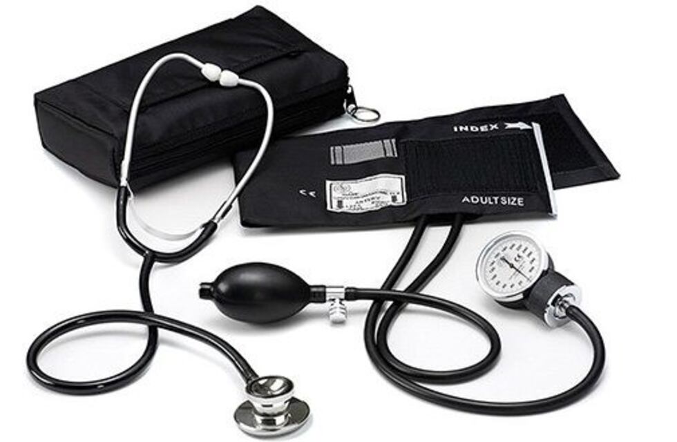 El ministro de salud contrata agentes sanitarios