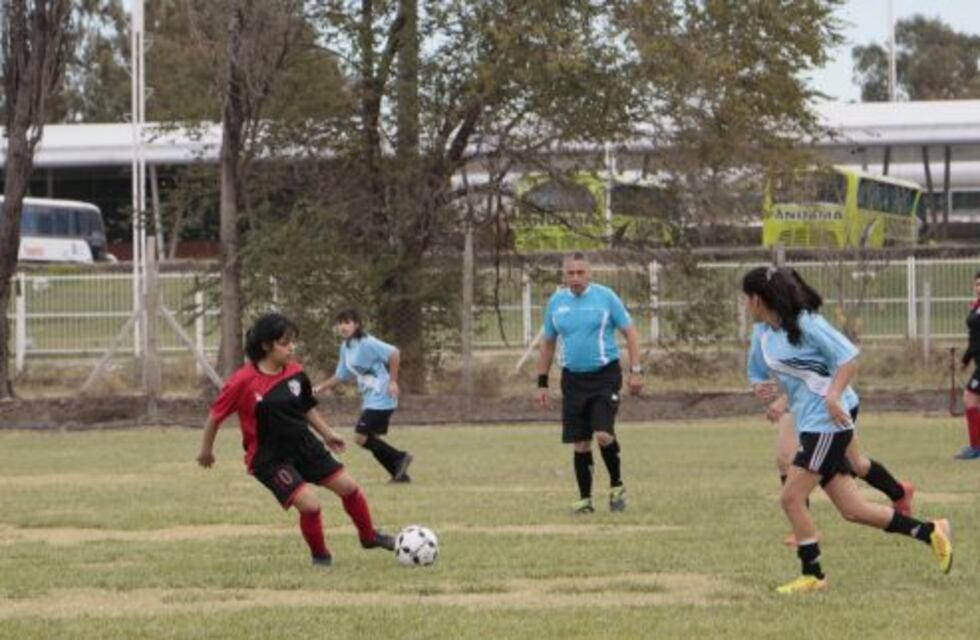 El domingo abre el Torneo Clausura de la Liga Municipal de Fútbol Femenino