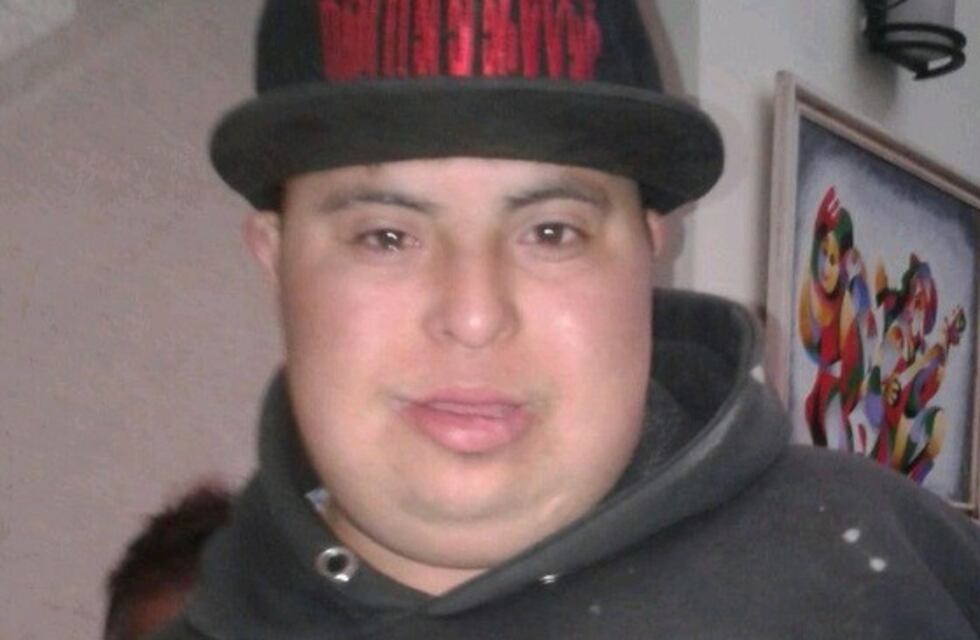 Buscan a familiares o allegados de un joven con síndrome de down que solo puede decir su apodo